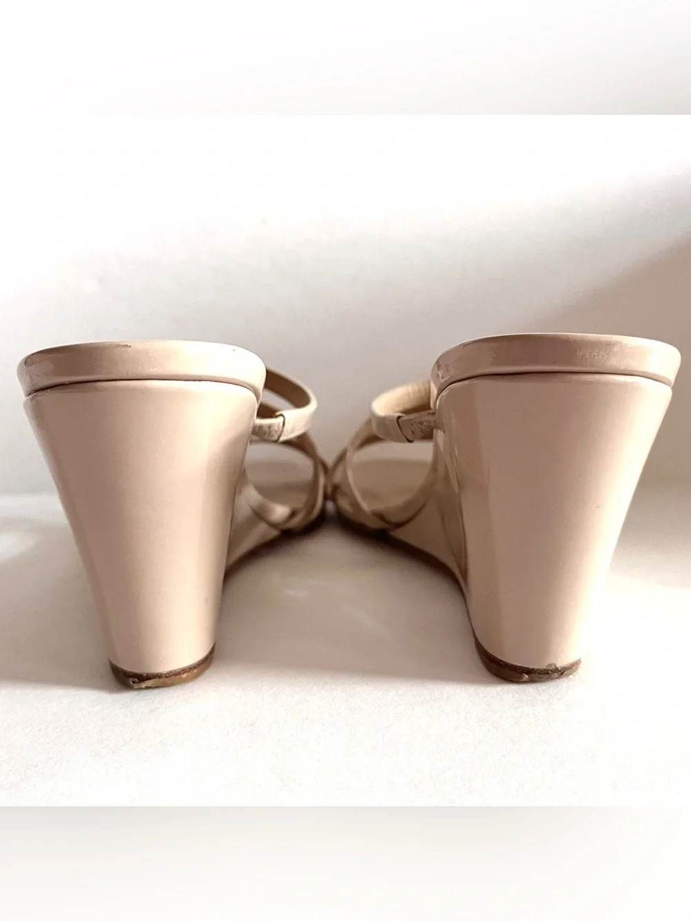 Stuart Weitzman Patent Leather
Strapeze Wedge Sandals 7 Minimalist Quiet Luxury - Picture 8 of 11